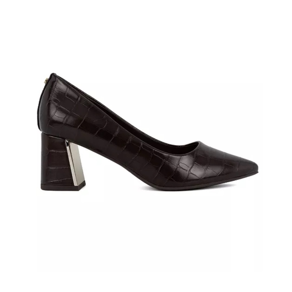 Jones New York Canal Pumps
Size 9.5